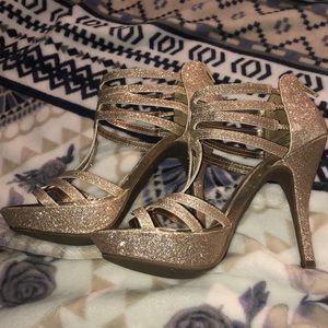 Heel shoes